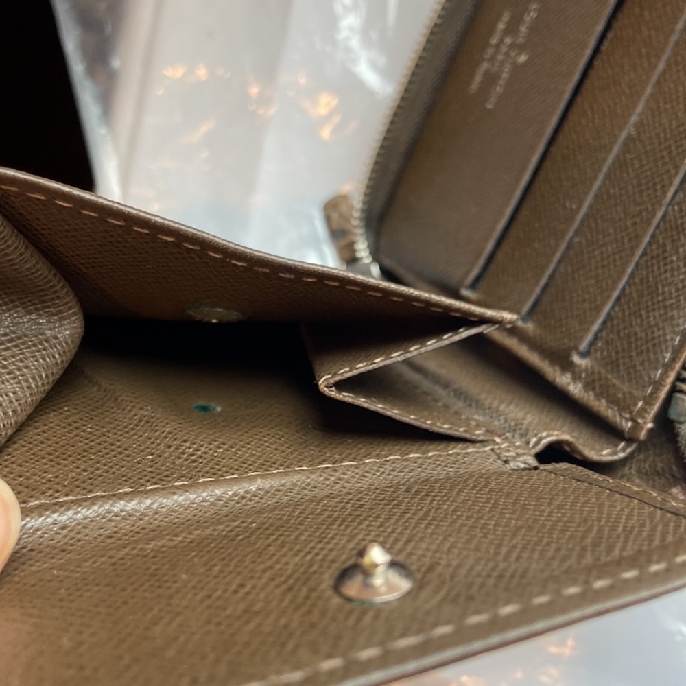 - Louis Vuitton taiga zippy wallet - Picture 12 of 15